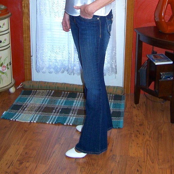 L.E.I.  ASHLEY TROUBLE  FLARE SEXY STRETCH JEANS w FLAP BACK POCKETS - Picture 6 of 7